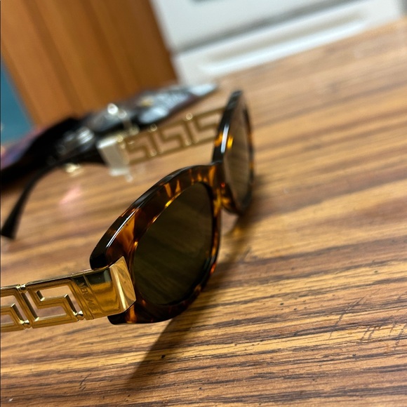 Versace Tortoiseshell Sunglasses with Gold Accents - Picture 10 of 10